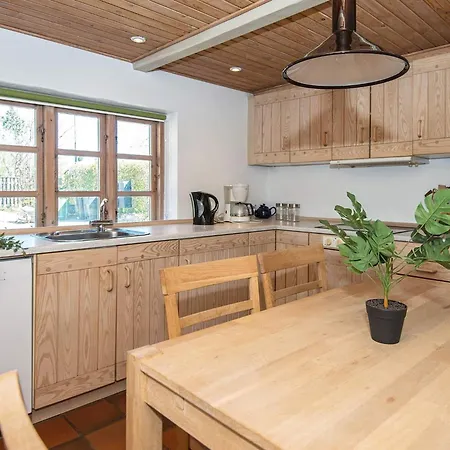 5 Person In Borkop-by Traum