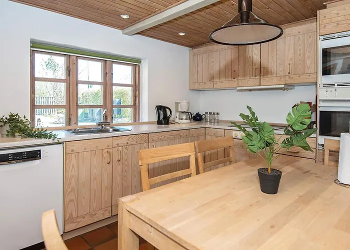 5 Person In Borkop-by Traum